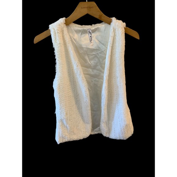 Knitworks Other - KnitWorks SOFT Classy Fashionable White Girls Fur Style Vest Sz Girls L